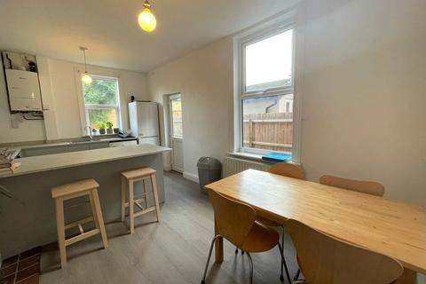 4 bedroom house to rent, Hardwick Grove, West Bridgford NG2