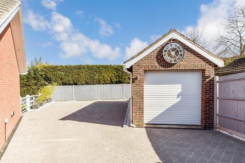 23 Bayhams Field, Sharpthorne, East Grinstead, RH19 4PZ