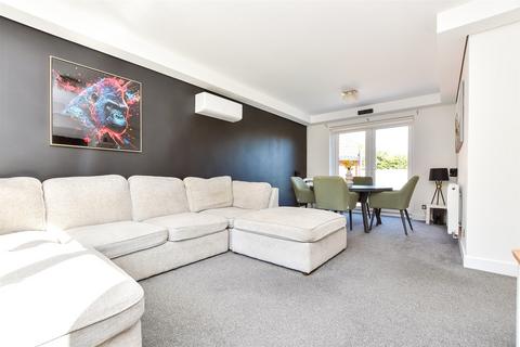 23 Bayhams Field, Sharpthorne, East Grinstead, RH19 4PZ