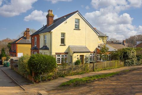 5 Lewins Road, Epsom, KT18 7TL