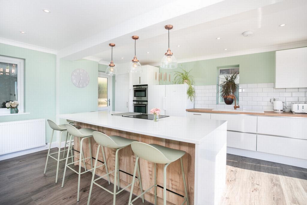 Kitchen/dining rm