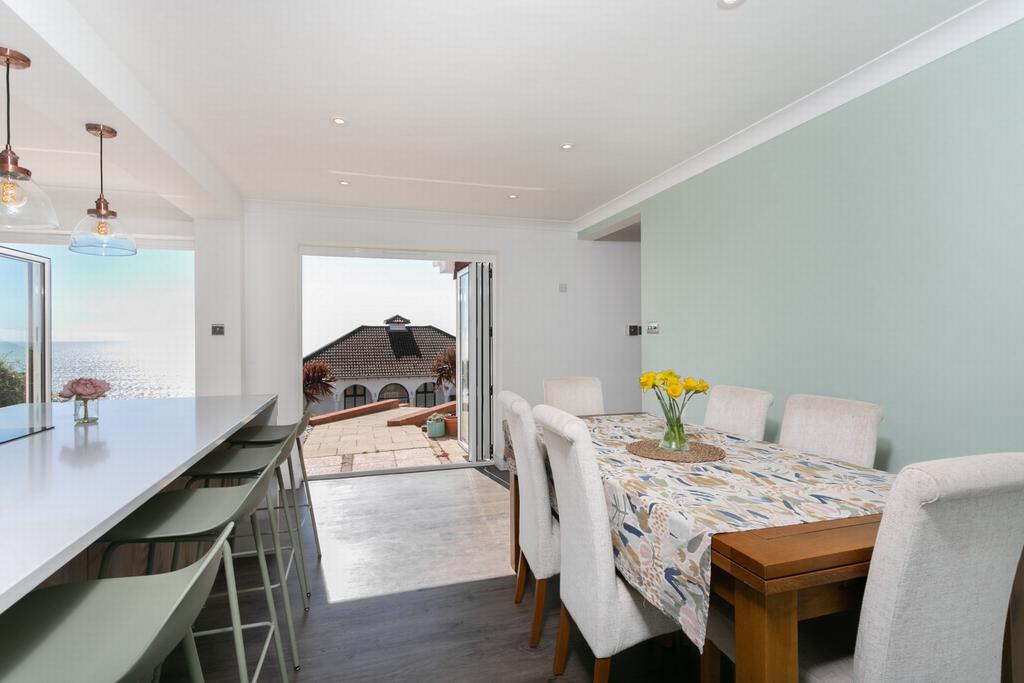 Kitchen/dining rm