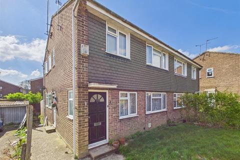 68 Swallowdale, South Croydon, CR2 8SJ