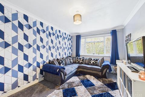 68 Swallowdale, South Croydon, CR2 8SJ