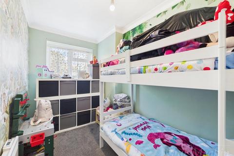 68 Swallowdale, South Croydon, CR2 8SJ