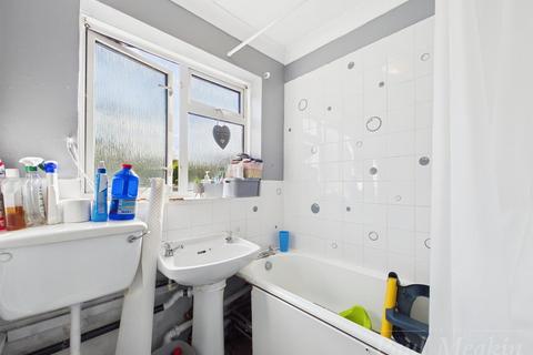 68 Swallowdale, South Croydon, CR2 8SJ