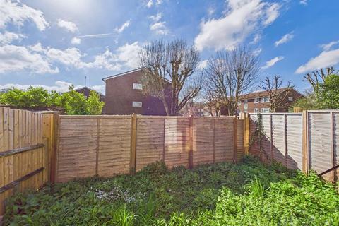 68 Swallowdale, South Croydon, CR2 8SJ