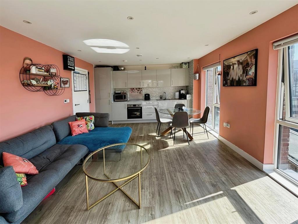 A40c446e-Living 202.jpg