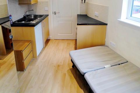 Studio to rent, Abbey Road, Park Royal