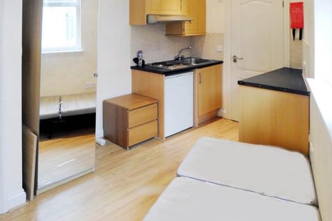 Studio to rent, Abbey Road, Park Royal