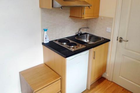 Studio to rent, Abbey Road, Park Royal