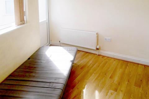 Studio to rent, Abbey Road, Park Royal