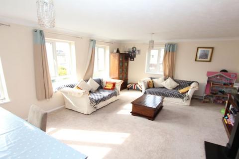 3 bedroom flat to rent, Christopher House, Rosewood Way, Farnham Common, SL2