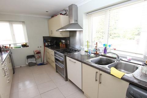 3 bedroom flat to rent, Christopher House, Rosewood Way, Farnham Common, SL2