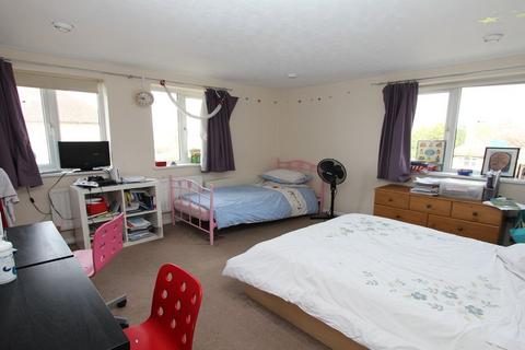 3 bedroom flat to rent, Christopher House, Rosewood Way, Farnham Common, SL2