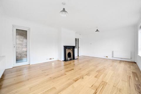 3 bedroom flat to rent, Christopher House, Rosewood Way, Farnham Common, SL2