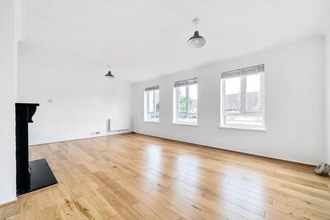 3 bedroom flat to rent, Christopher House, Rosewood Way, Farnham Common, SL2