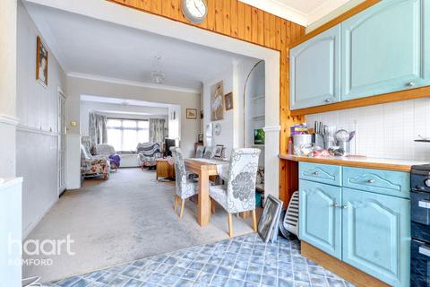3 bedroom terraced house for sale, Fourth Avenue, Romford, RM7 0UB