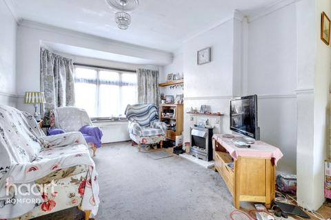 3 bedroom terraced house for sale, Fourth Avenue, Romford, RM7 0UB