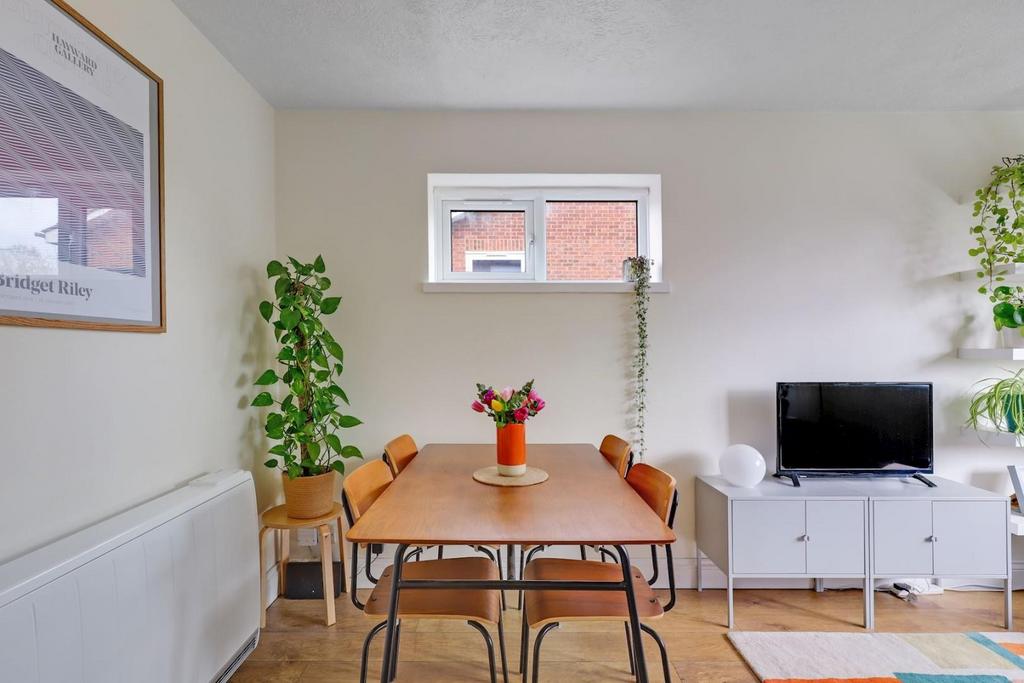 05-269f JHProp World - 10 Wakefield Court - 13-mediu