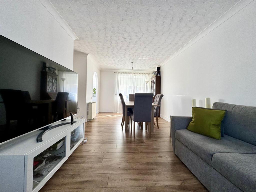 Lounge 2.jpg
