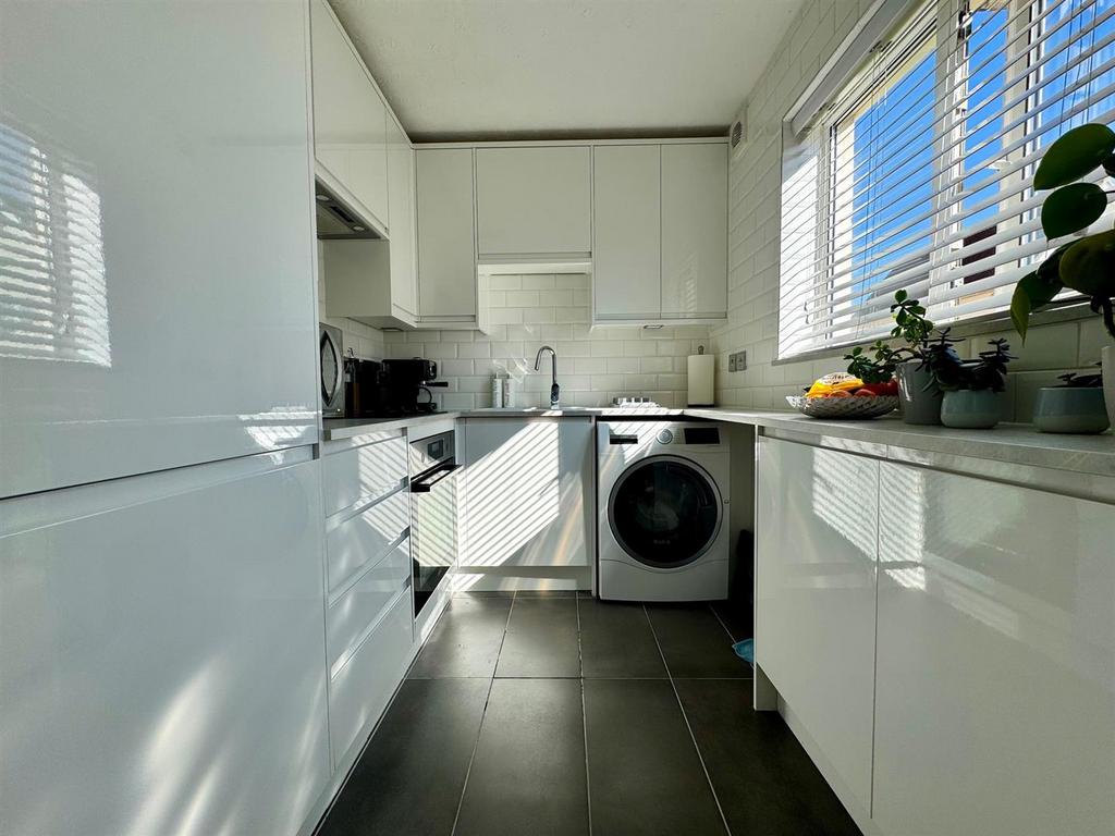 Kitchen 1.jpg