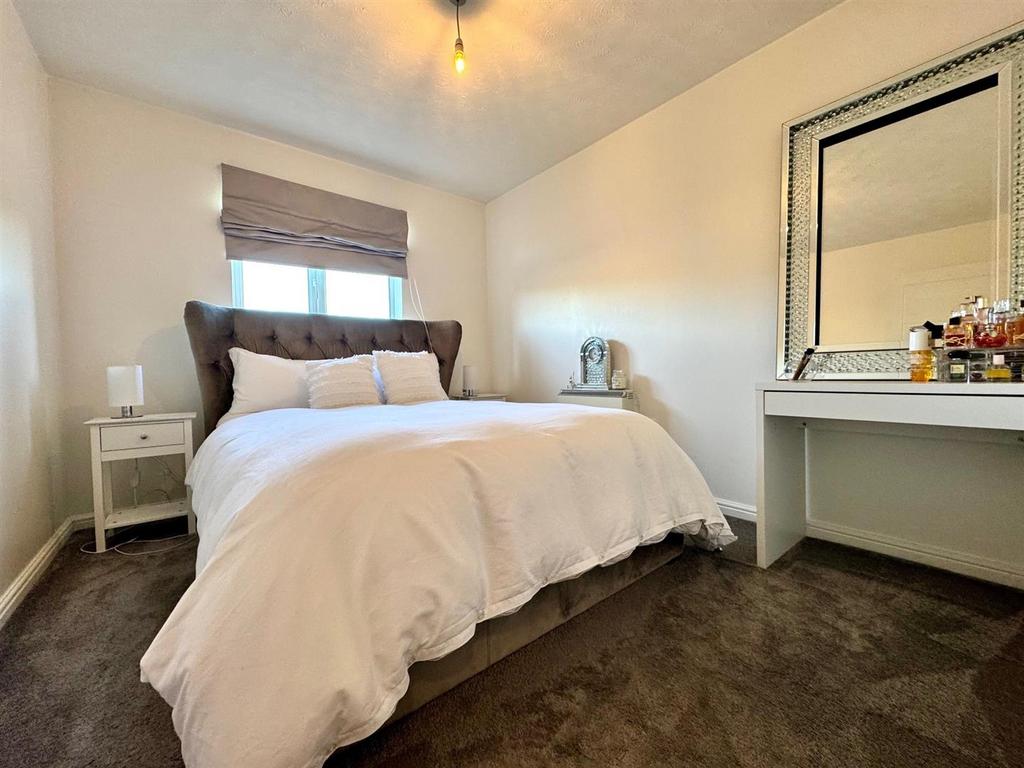 Bedroom 1.jpg