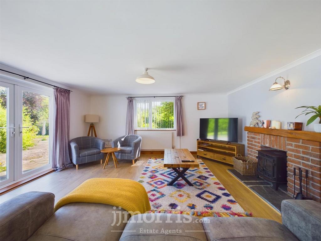 CAM01583 G0-PR0119-STILL022.jpg