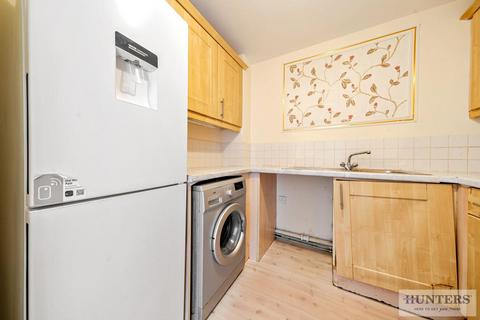 2 bedroom flat for sale, Hermitage Close, London