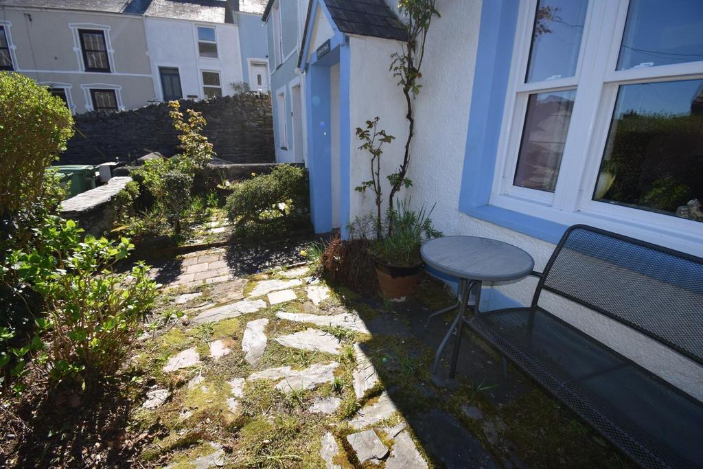 Front Patio (2).JPG