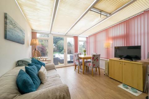 26 Avalon Road, Earley, Reading, RG6 7NS