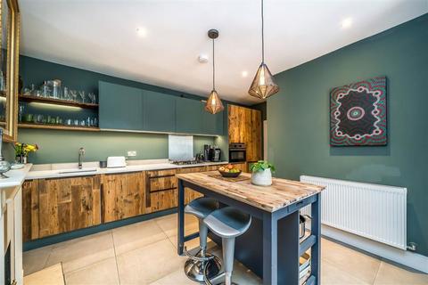 49a Aldebert Terrace, London, SW8 1BH