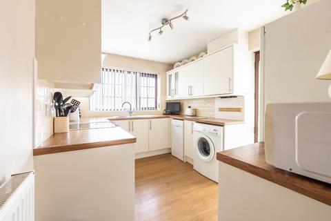 3 bedroom detached bungalow for sale, Shillbrook Avenue, Carterton, Oxfordshire, OX18