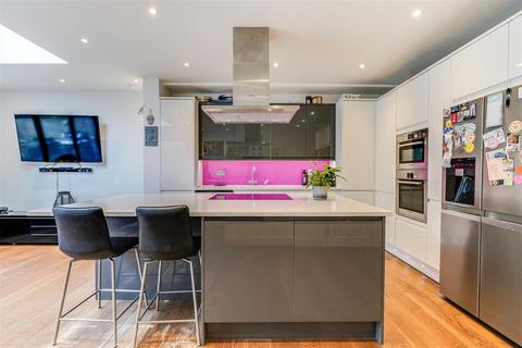 1 Cardiff Road, London, W7 2BW