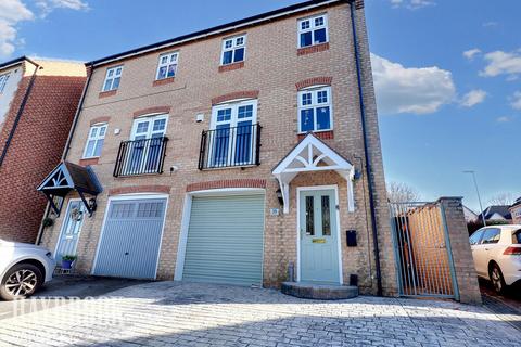 4 bedroom semi-detached house for sale, Redhill Court, Redbrook