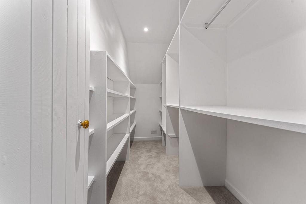 Walk-in Closet.jpg