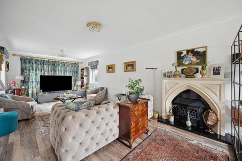 4 bedroom detached house for sale, The Ghyll, Huddersfield, HD2