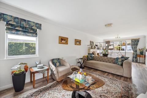 4 bedroom detached house for sale, The Ghyll, Huddersfield, HD2