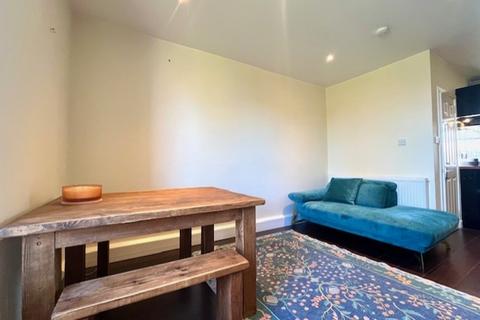 3 bedroom flat to rent, Cottage Brae, Aberdeen AB10