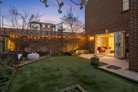 16 Gate Reach, Exeter, EX2 6GA
