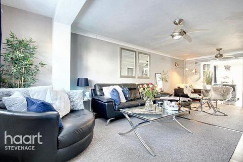 3 bedroom terraced house for sale, Foxfield, Stevenage
