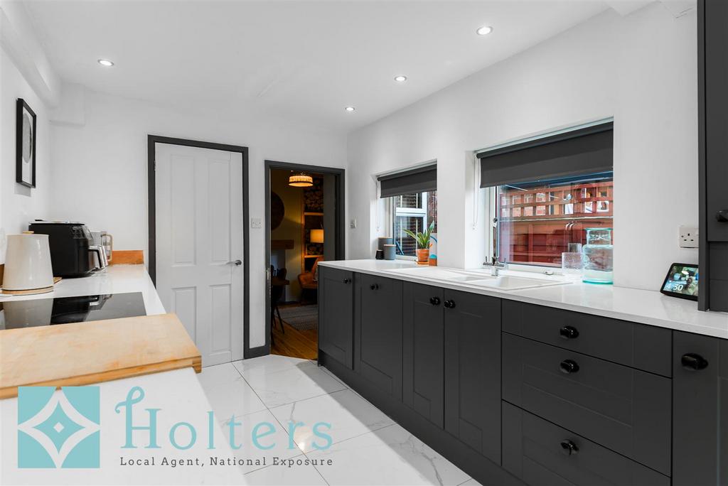 31 New Road, Newtown-13.jpg