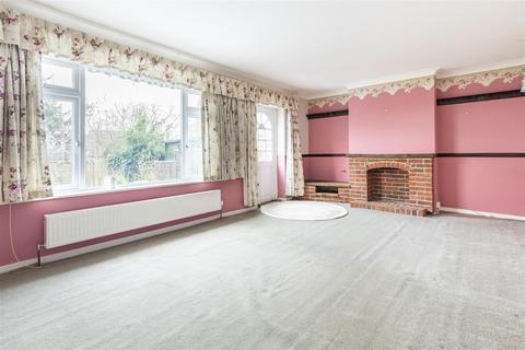 2 bedroom flat for sale, Amesbury Close, Epping