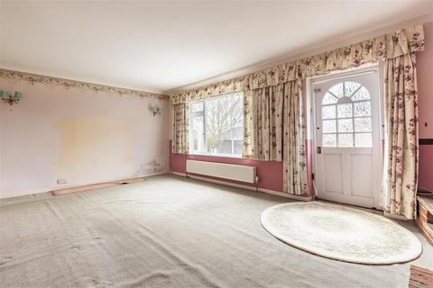 2 bedroom flat for sale, Amesbury Close, Epping