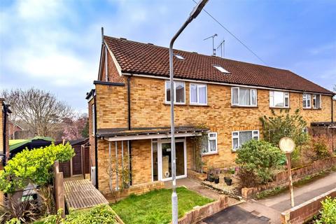 2 bedroom flat for sale, Amesbury Close, Epping