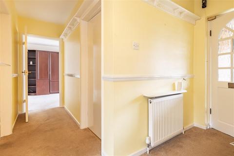 2 bedroom flat for sale, Amesbury Close, Epping