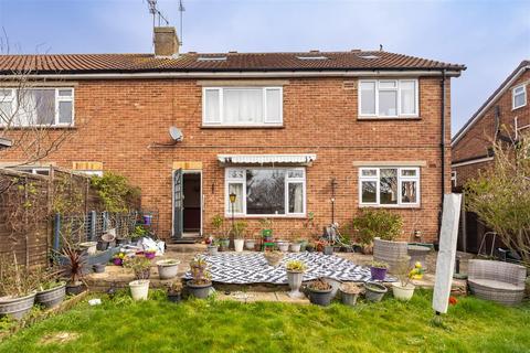37 Amesbury Close, Epping, CM16 4JA