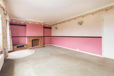 37 Amesbury Close, Epping, CM16 4JA