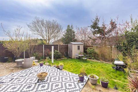 37 Amesbury Close, Epping, CM16 4JA