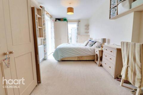 undefined, Observer Close, NW9